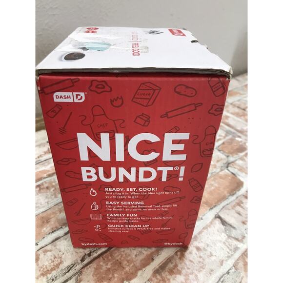 Dash Aqua Mini Bundt Cake Maker With Recipe Booklet Non-Stick Plate - Picture 2 of 5